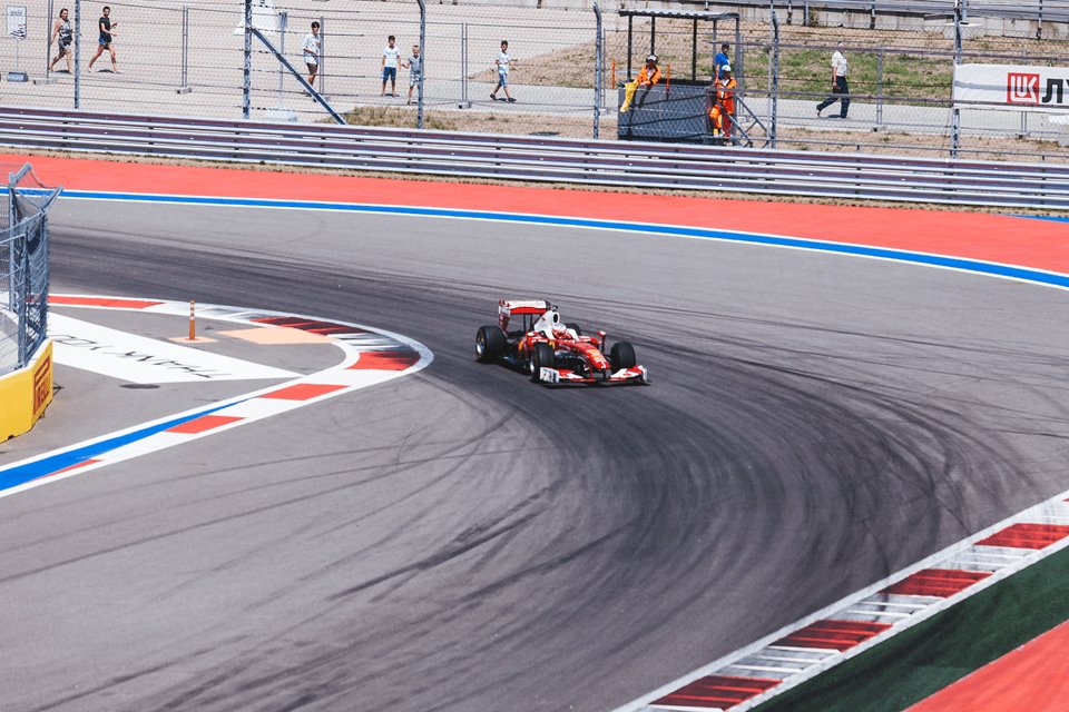 Eerste F1 race 2022 start in Bahrein met veel wind