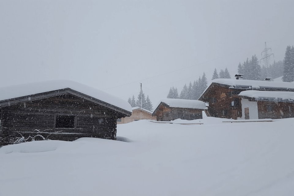 Bijzonder late sneeuwdump in de Alpen 