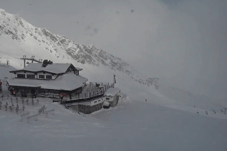 Alpen: Nordstau brengt stormachtig weer en sneeuwdump
