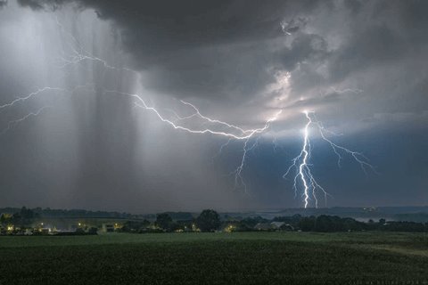 Onweer geruisloos 'boven' Nederland!