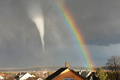 Tornado en regenboog bij Wurzberg