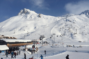 Inzettende sneeuw in Franse Alpen