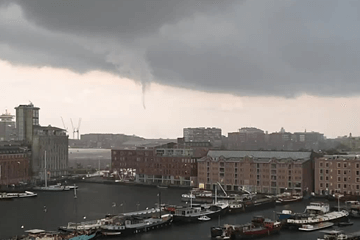 Zwakke tornado boven Amsterdam