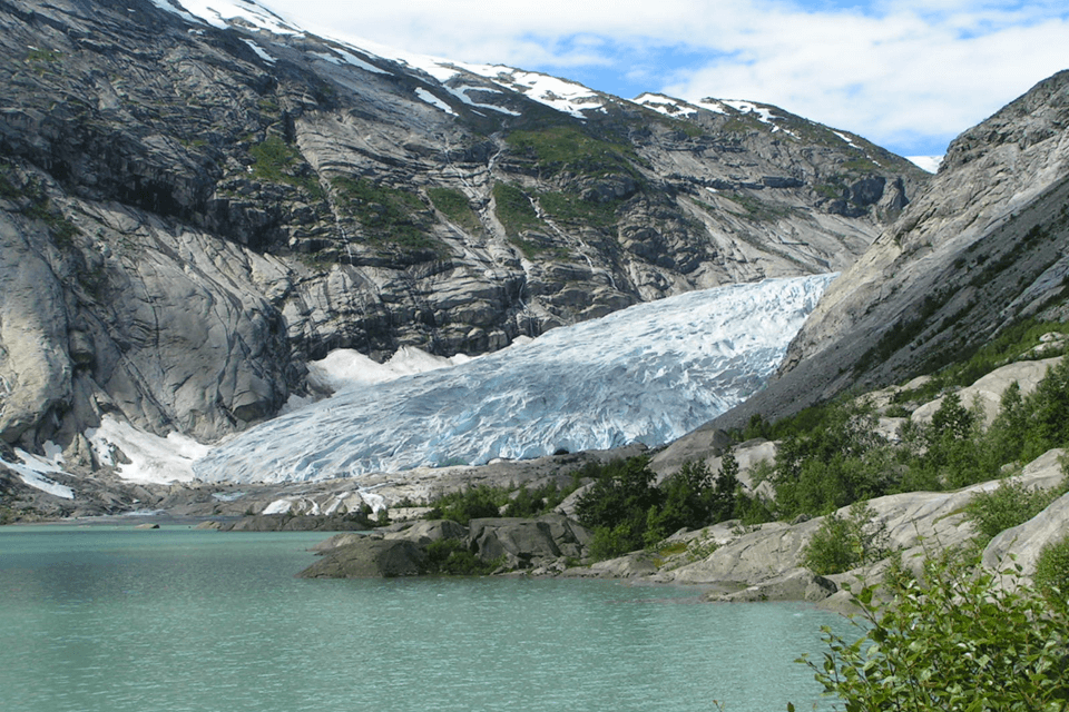 Noorse gletsjers zijn dit jaar nauwelijks kleiner geworden