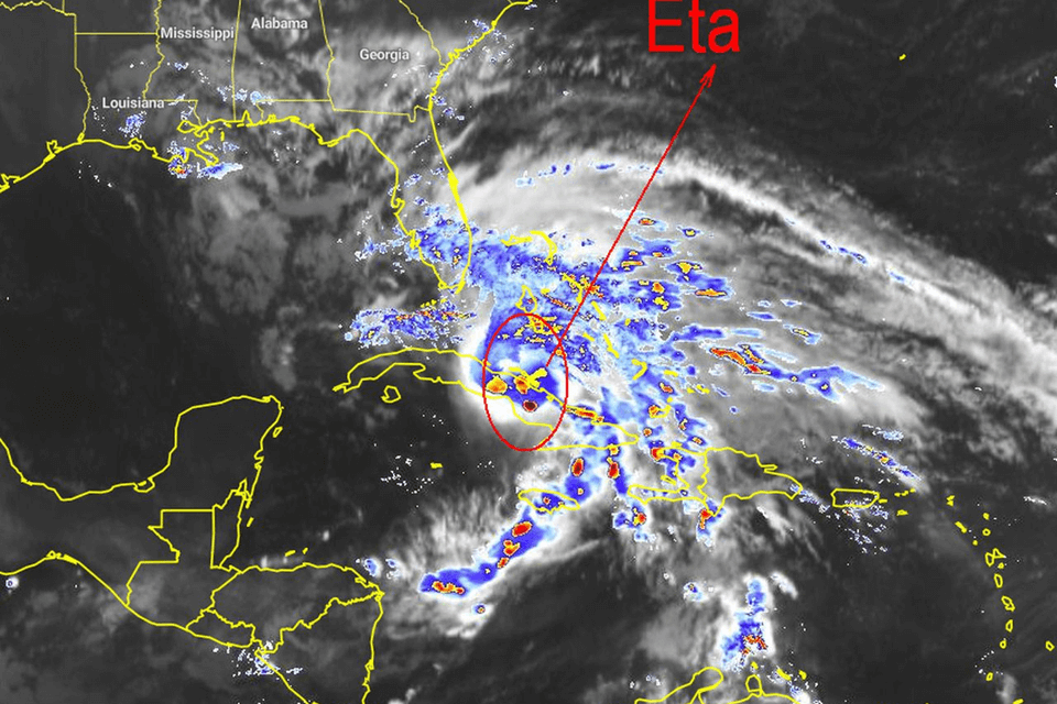 Tropische storm is nog steeds vrij actief en trekt van Cuba naar Florida 