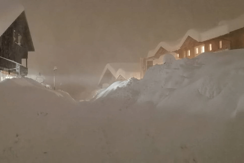 Aanhoudende sneeuwval aan de zuidkant van de Alpen